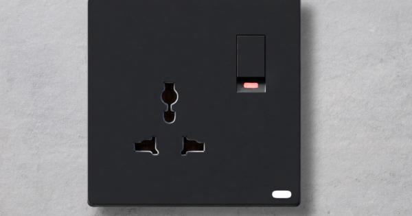 MODERN SINGLE SOCKET MULTI SWITCH - BLACK